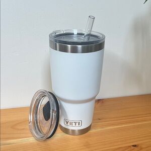 YETI Classic White Travel Mug with Clear Lid